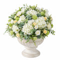Arrangement floral artificiel avec roses et hortensias blancs en pot